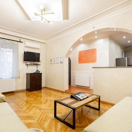 Appartement Mari&Emi Flat In Corvin à Budapest Extérieur photo
